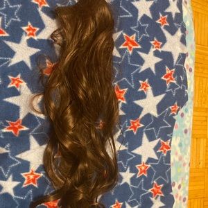 Five pieces of hair extensions clip in light brown